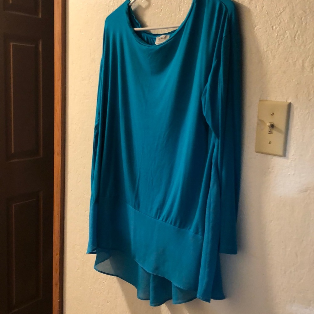 Monroe &Main teal 3/4 sleeve Lace on bottom